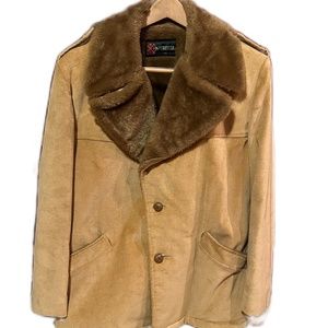 McGregor Suede jacket with cool 😎 faux fur collar. Camel color. Size L.